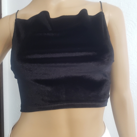 Tops - Black velvet backless crop top